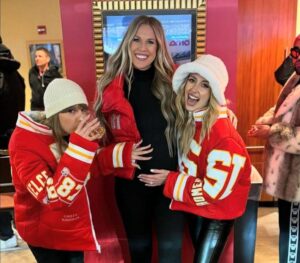 Breaking: Taylor Swift and Brittany Mahomes recreate Chiefs WAGs photos with...See more