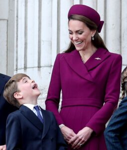 AMAZING: The Charming 4-Word Instruction Kate Middleton Gave to Prince George, Princess Charlotte & Prince Louis on the Balcony... full details 👇