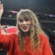 Taylor Swift has been SPOTTED arriving at Jacksonville Airport to show Support for her Boyfriend Travis Kelce’s Chiefs VS Jaguars Game Today amid the Popstar’s Eras Tour that was Previously Cancelled in Vienna: But Eagle-Eyed Fans noticed something odd on Taylor, she looks… See More