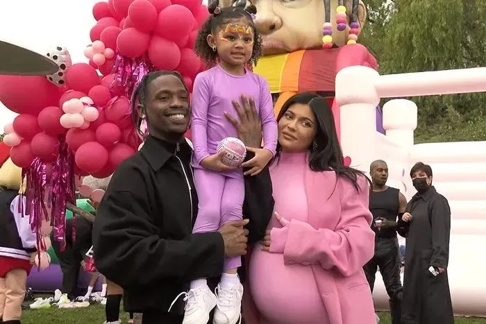 Breaking News: Kylie Jenner Reunites with Ex-Travis Scott to Plan a Grand 5th Birthday Celebration for Daughter Stormi Webster.Linh