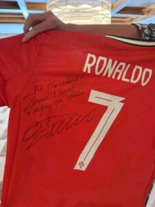 Cristiano Ronaldo just gifted President Donald Trump a signed Portugal national team jersey, with the message: “To President Donald J. Trump, Play for Peace,” 😇 see more blow,