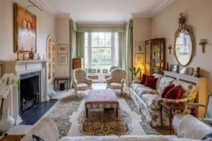 BREAKING “Taylor Swift Shatters Records with $472M Mansion Purchase, Draws Criticism from NFL” Photos…. Travis Kelce asked Taylor how she would feel having a baby in the mansion; her answer melted hearts