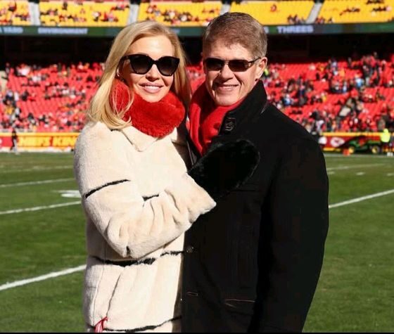 Breaking News: Chiefs Owner’s Wife Tavia Hunt Admits to 'Disappointment' After Team Misses Playoffs for First Time in 10 Years...see more