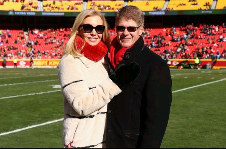 Breaking News: Chiefs Owner’s Wife Tavia Hunt Admits to 'Disappointment' After Team Misses Playoffs for First Time in 10 Years...see more