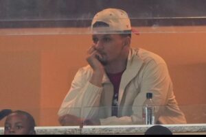 Breaking News: Patrick Mahomes sends a message through rehab as Chiefs begin coaching shakeup...see more 