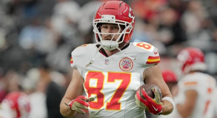 CLARK HUNT VS TRAVIS KELCE: Chiefs owner Clark Hunt on Travis Kelce's pending retirement decision: 'No doubt he can still play'...READ MORE